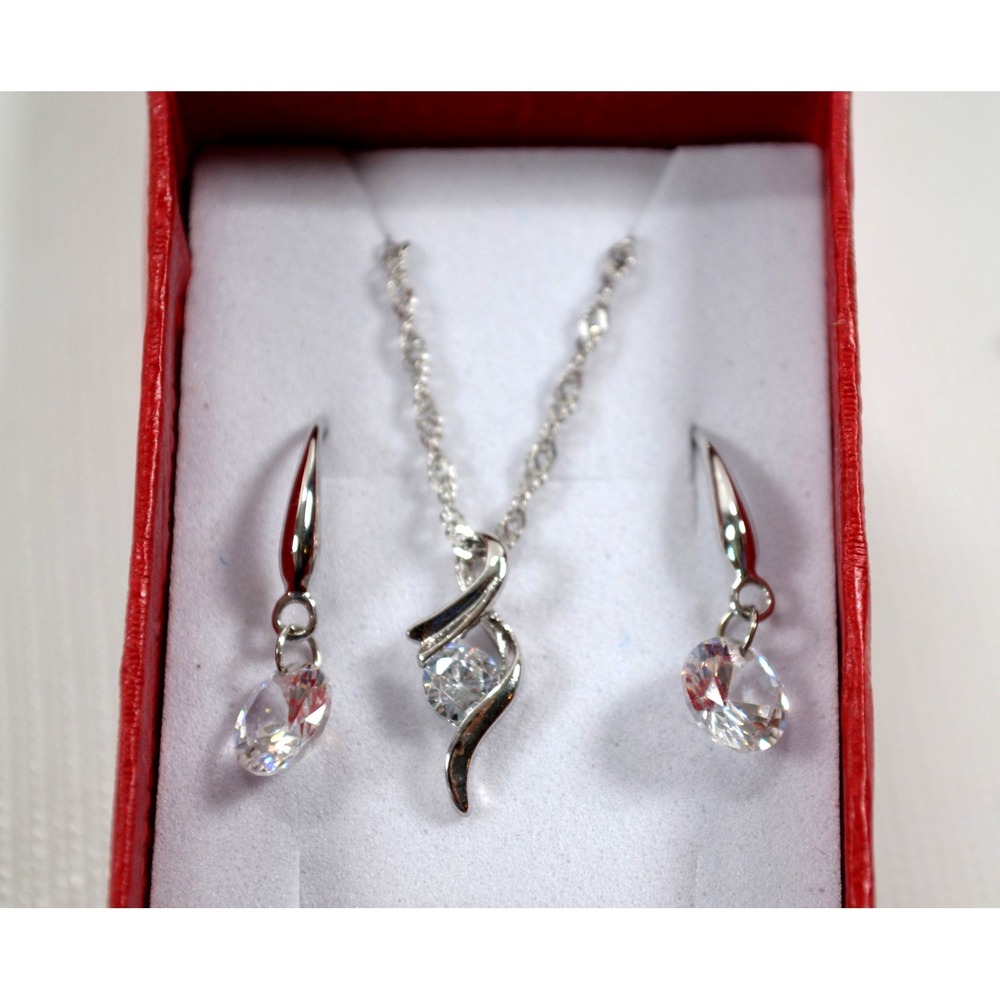 Silver Tone Solitaire Necklace & Matching Drop Earrings New in Box‎ Beautiful